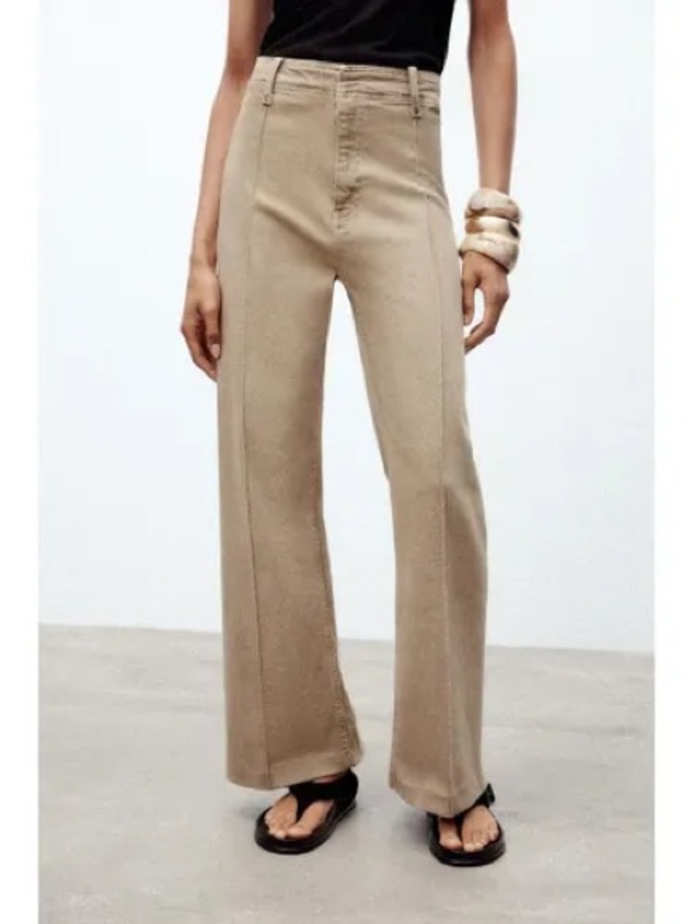 NWOT. Zara ZW Collection Beige High-Waisted Relaxed Leg Jeans. Size 6.